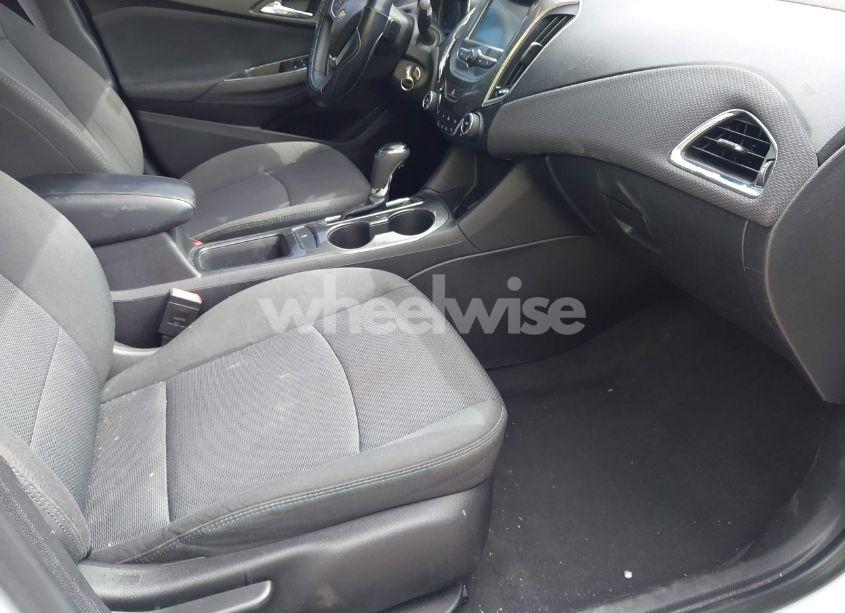 Photo 5 of 2018 Chevrolet Cruze LT AUTO (VIN 1G1BE5SM9J7106133)