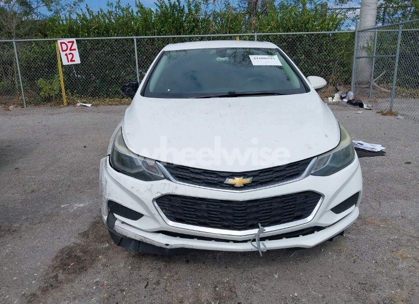 Photo 6 of 2018 Chevrolet Cruze LT AUTO (VIN 1G1BE5SM9J7106133)