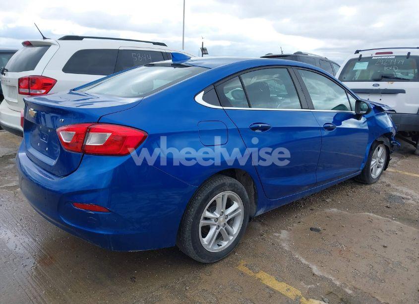 Photo 4 of 2018 Chevrolet Cruze LT AUTO (VIN 1G1BE5SM9J7125152)