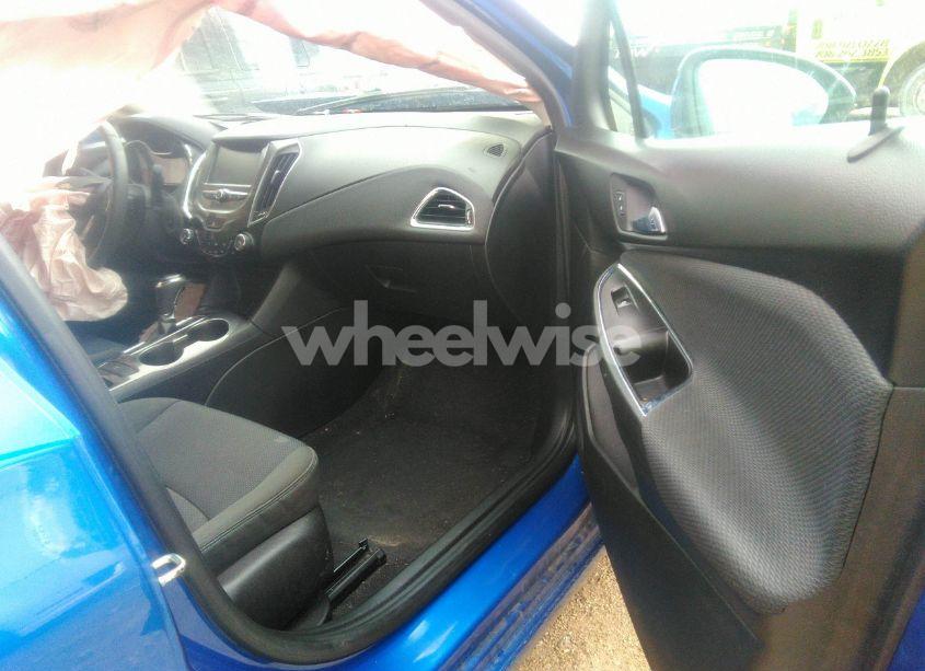 Photo 5 of 2018 Chevrolet Cruze LT AUTO (VIN 1G1BE5SM9J7125152)