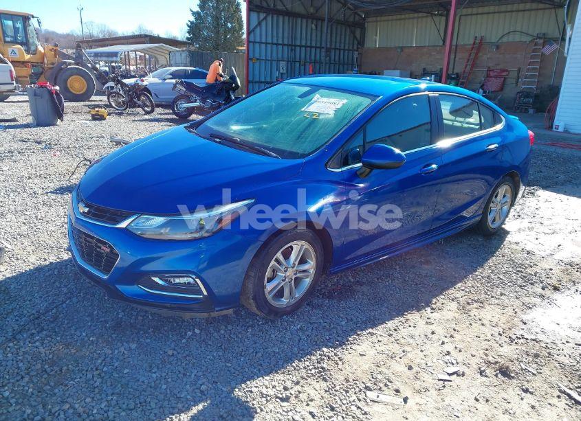 Photo 2 of 2018 Chevrolet Cruze LT AUTO (VIN 1G1BE5SM9J7128732)
