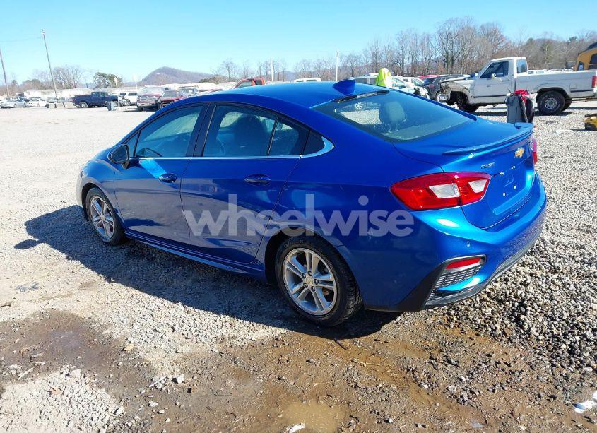 Photo 3 of 2018 Chevrolet Cruze LT AUTO (VIN 1G1BE5SM9J7128732)