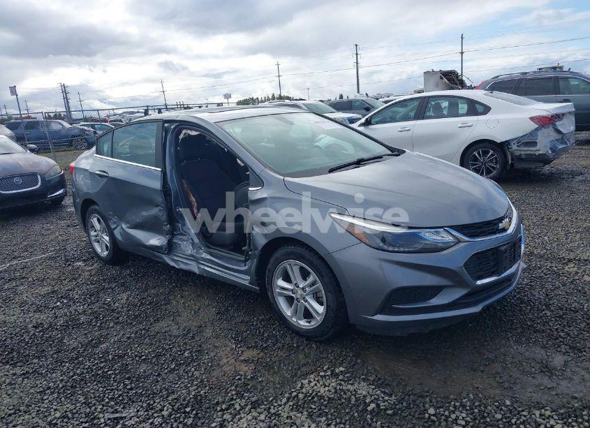 2018 Chevrolet Cruze LT AUTO (VIN 1G1BE5SM9J7141318) main photo