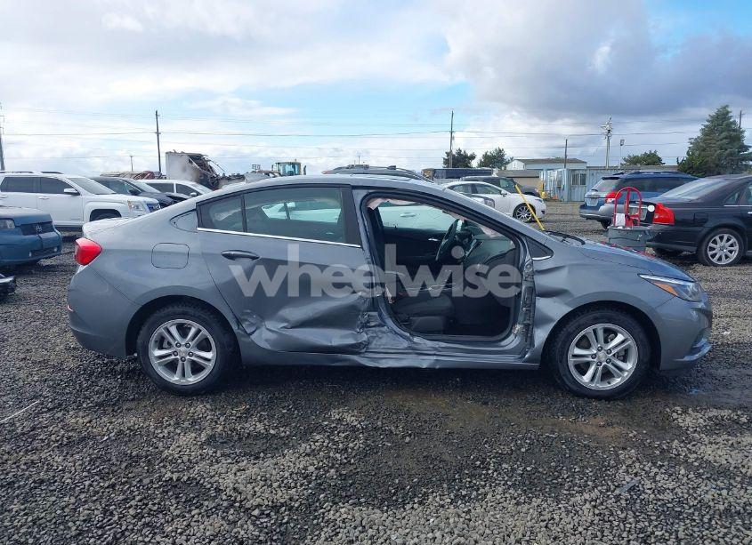 Photo 14 of 2018 Chevrolet Cruze LT AUTO (VIN 1G1BE5SM9J7141318)