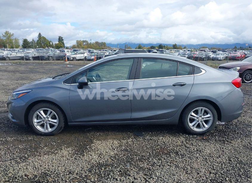 Photo 15 of 2018 Chevrolet Cruze LT AUTO (VIN 1G1BE5SM9J7141318)