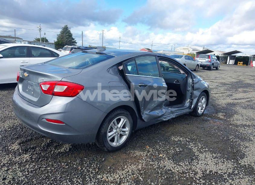 Photo 4 of 2018 Chevrolet Cruze LT AUTO (VIN 1G1BE5SM9J7141318)