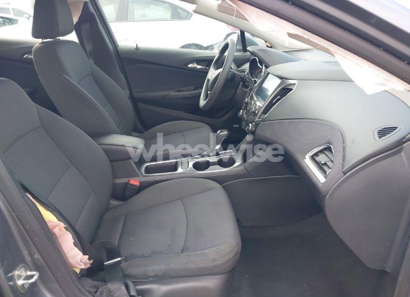 Photo 5 of 2018 Chevrolet Cruze LT AUTO (VIN 1G1BE5SM9J7141318)