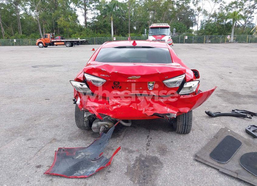 Photo 16 of 2018 Chevrolet Cruze LT AUTO (VIN 1G1BE5SM9J7141626)