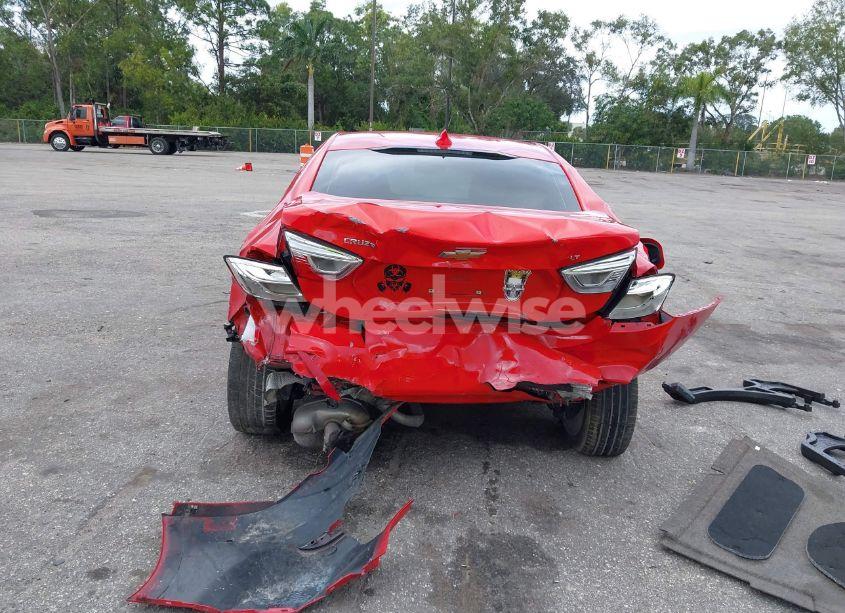 Photo 6 of 2018 Chevrolet Cruze LT AUTO (VIN 1G1BE5SM9J7141626)