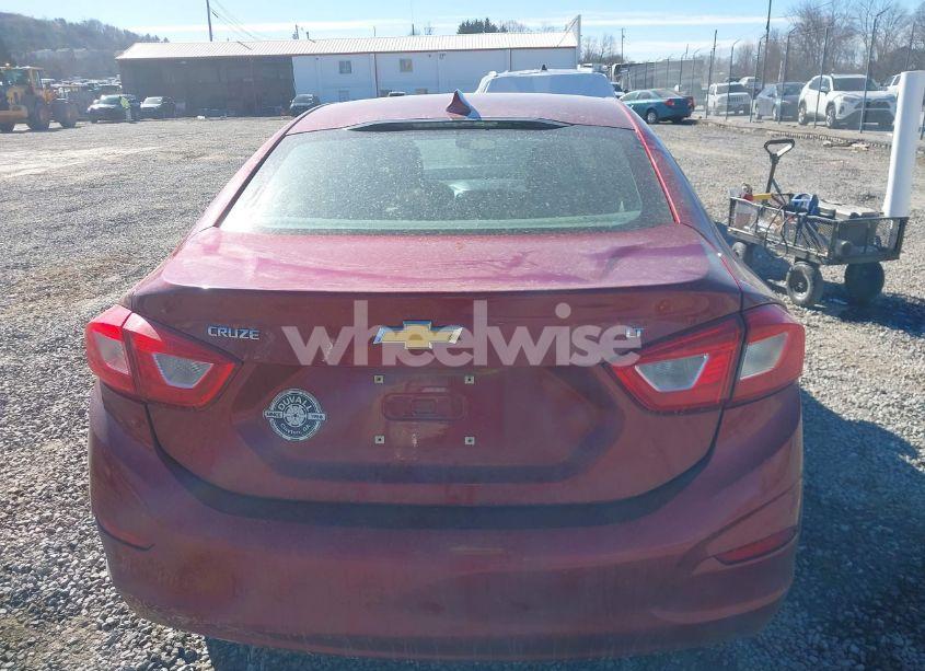 Photo 16 of 2018 Chevrolet Cruze LT AUTO (VIN 1G1BE5SM9J7161357)