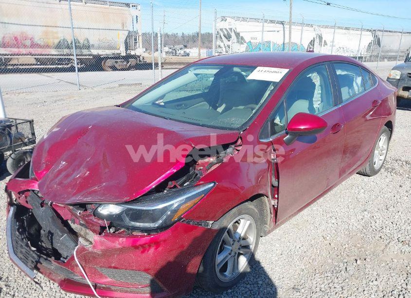 Photo 2 of 2018 Chevrolet Cruze LT AUTO (VIN 1G1BE5SM9J7161357)