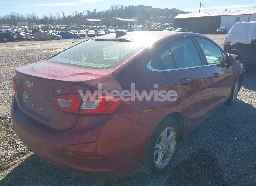 Photo 4 of 2018 Chevrolet Cruze LT AUTO (VIN 1G1BE5SM9J7161357)
