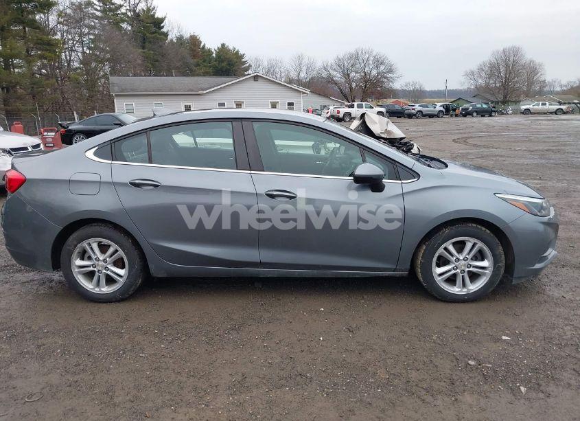 Photo 13 of 2018 Chevrolet Cruze LT AUTO (VIN 1G1BE5SM9J7164694)
