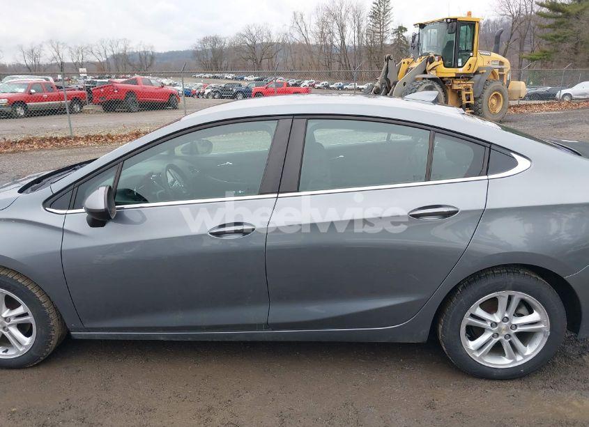 Photo 14 of 2018 Chevrolet Cruze LT AUTO (VIN 1G1BE5SM9J7164694)