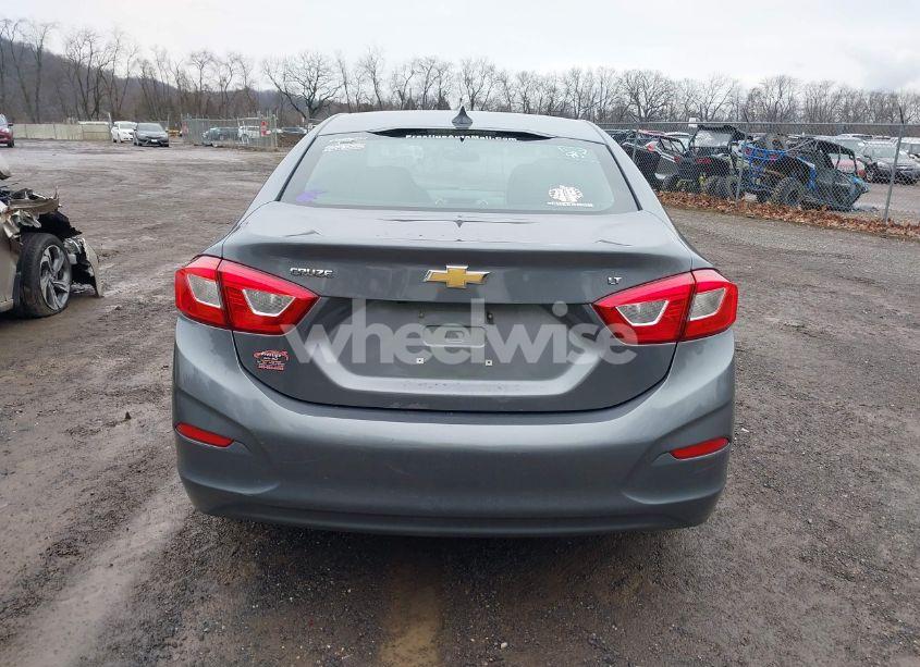 Photo 16 of 2018 Chevrolet Cruze LT AUTO (VIN 1G1BE5SM9J7164694)