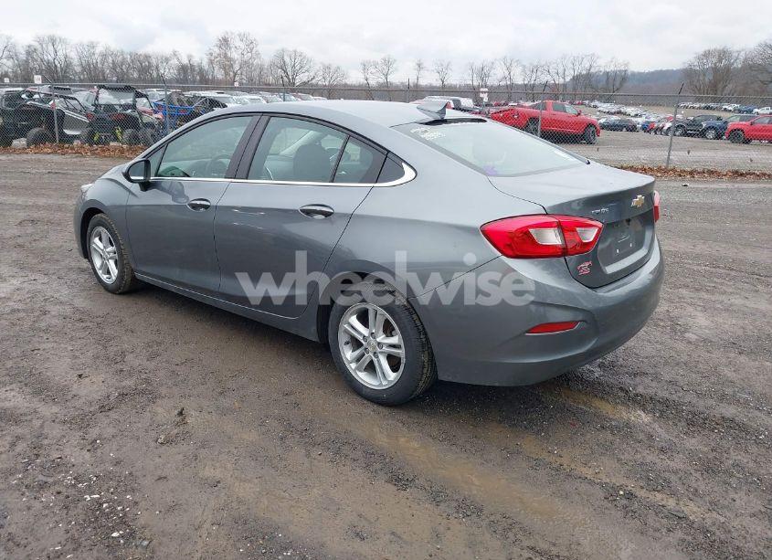 Photo 3 of 2018 Chevrolet Cruze LT AUTO (VIN 1G1BE5SM9J7164694)