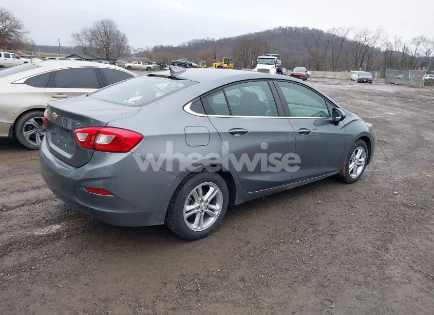 Photo 4 of 2018 Chevrolet Cruze LT AUTO (VIN 1G1BE5SM9J7164694)