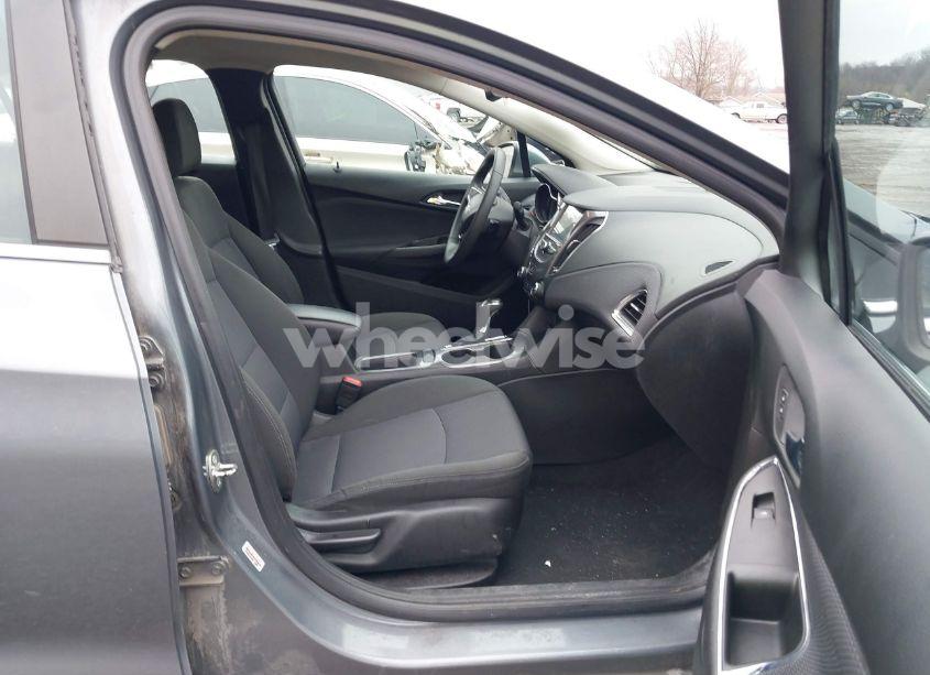 Photo 5 of 2018 Chevrolet Cruze LT AUTO (VIN 1G1BE5SM9J7164694)