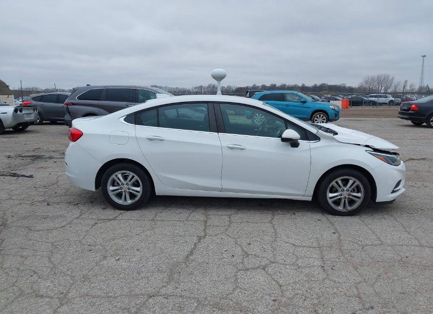 Photo 13 of 2018 Chevrolet Cruze LT AUTO (VIN 1G1BE5SM9J7166364)