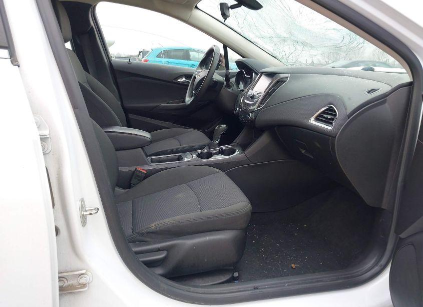 Photo 5 of 2018 Chevrolet Cruze LT AUTO (VIN 1G1BE5SM9J7166364)