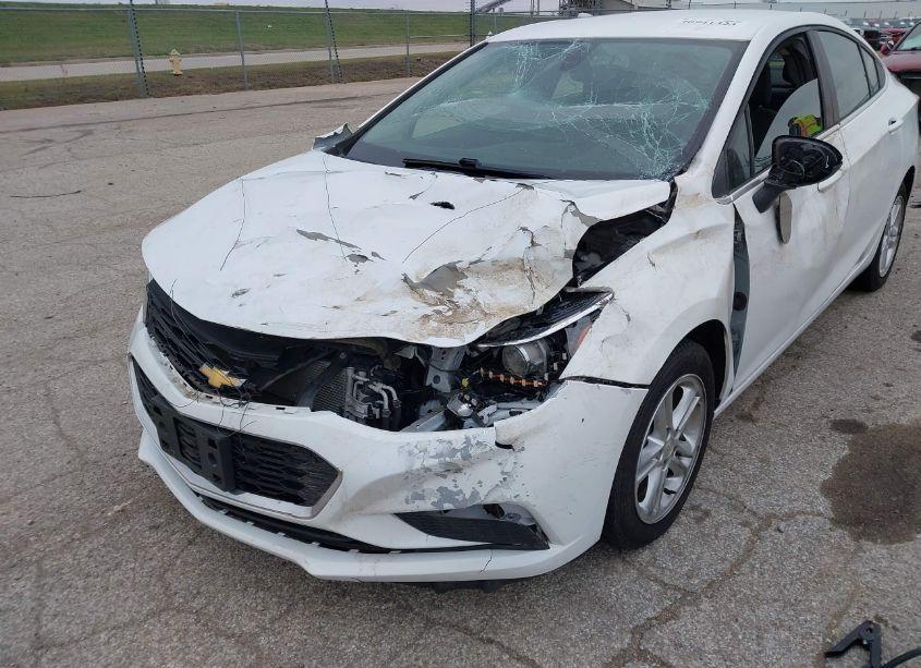 Photo 6 of 2018 Chevrolet Cruze LT AUTO (VIN 1G1BE5SM9J7166364)