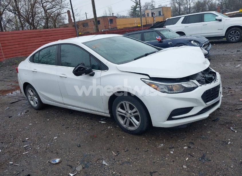 2018 Chevrolet Cruze LT AUTO (VIN 1G1BE5SM9J7171872) main photo
