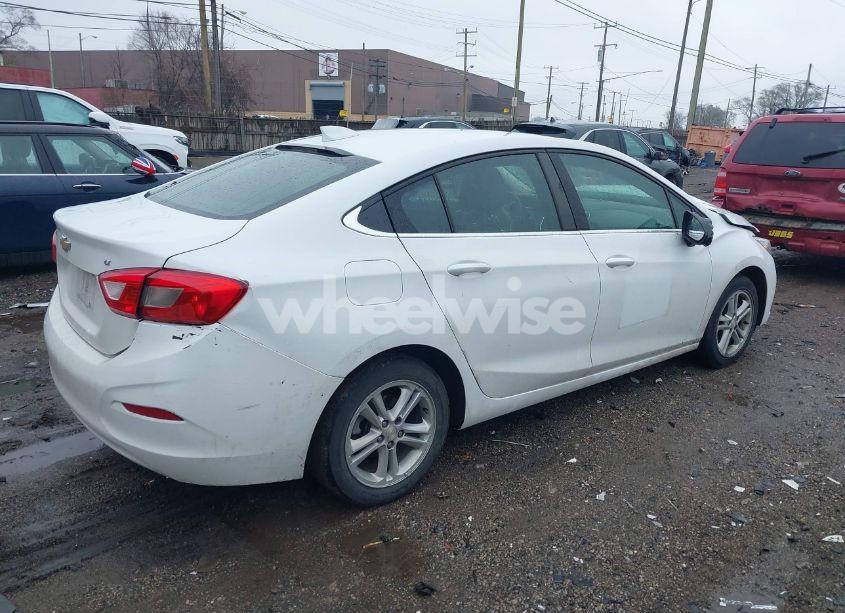 Photo 4 of 2018 Chevrolet Cruze LT AUTO (VIN 1G1BE5SM9J7171872)