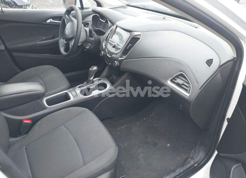 Photo 5 of 2018 Chevrolet Cruze LT AUTO (VIN 1G1BE5SM9J7171872)