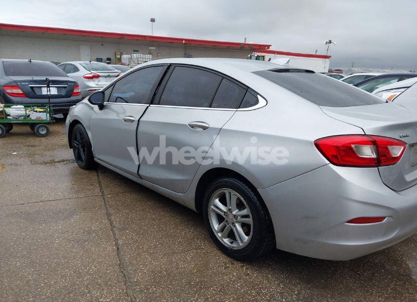 Photo 14 of 2018 Chevrolet Cruze LT AUTO (VIN 1G1BE5SM9J7182645)