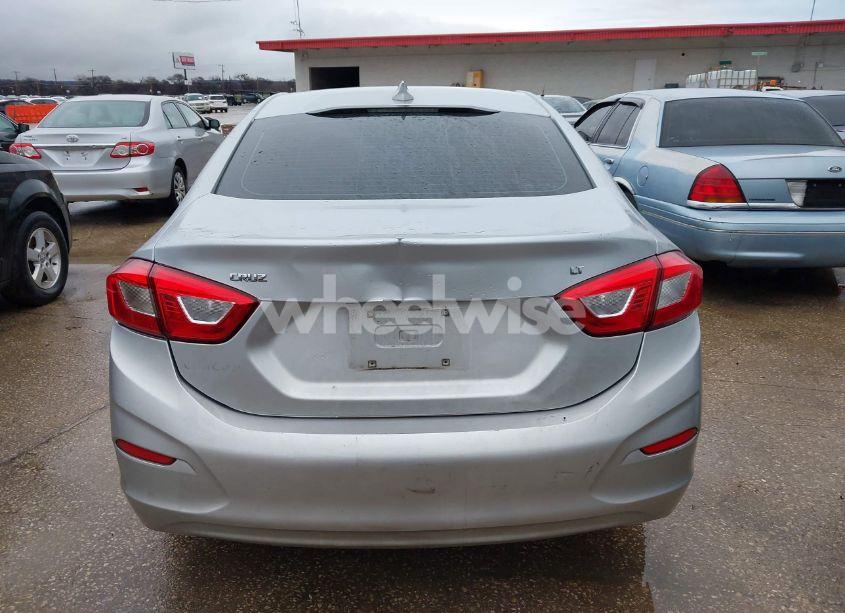 Photo 16 of 2018 Chevrolet Cruze LT AUTO (VIN 1G1BE5SM9J7182645)