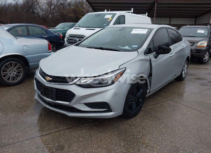 Photo 2 of 2018 Chevrolet Cruze LT AUTO (VIN 1G1BE5SM9J7182645)