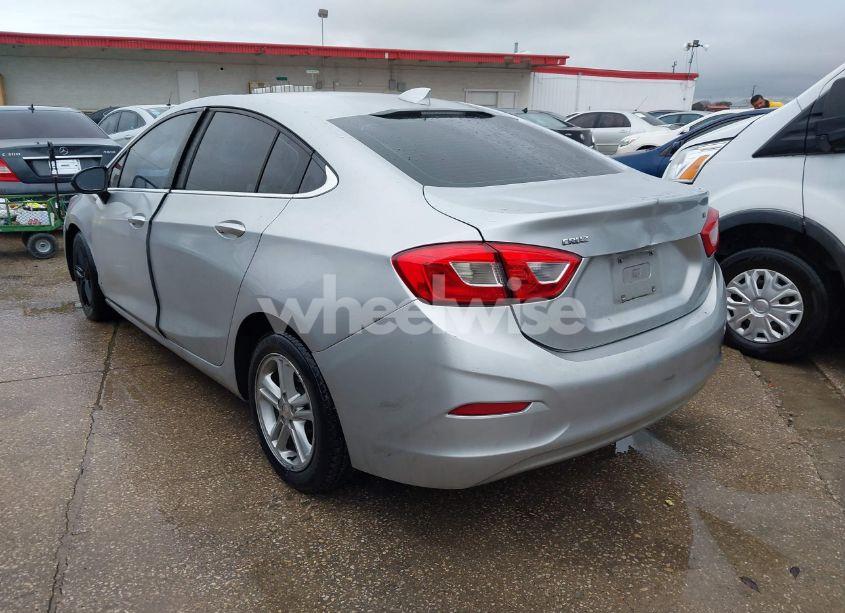 Photo 3 of 2018 Chevrolet Cruze LT AUTO (VIN 1G1BE5SM9J7182645)