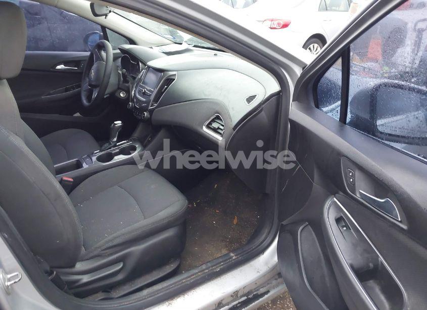 Photo 5 of 2018 Chevrolet Cruze LT AUTO (VIN 1G1BE5SM9J7182645)