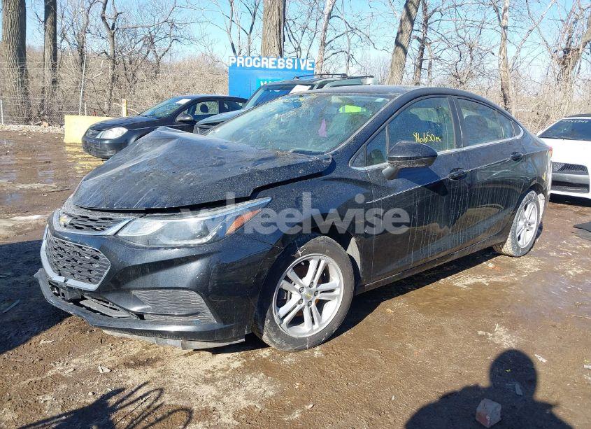 Photo 2 of 2018 Chevrolet Cruze LT AUTO (VIN 1G1BE5SM9J7182922)