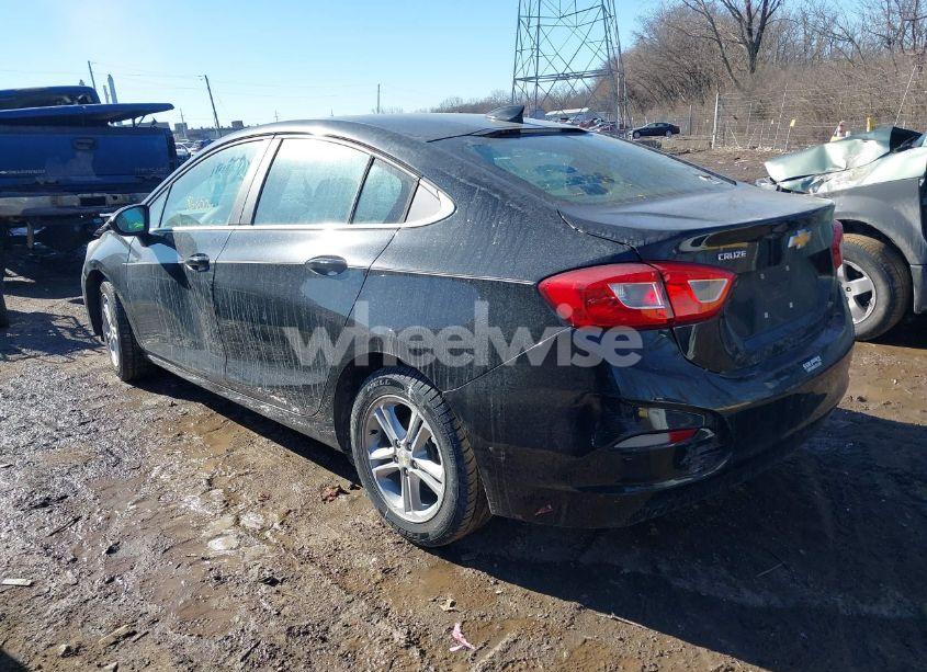 Photo 3 of 2018 Chevrolet Cruze LT AUTO (VIN 1G1BE5SM9J7182922)