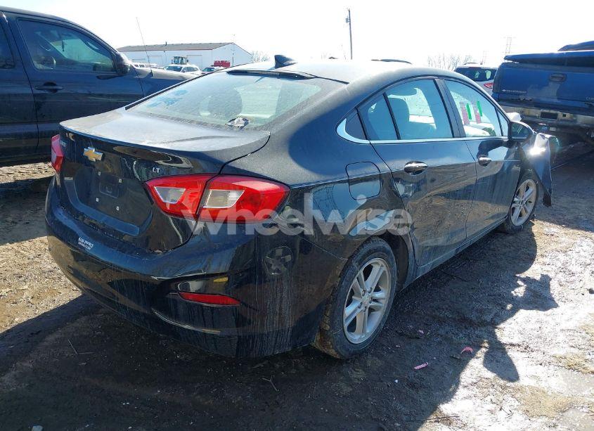 Photo 4 of 2018 Chevrolet Cruze LT AUTO (VIN 1G1BE5SM9J7182922)