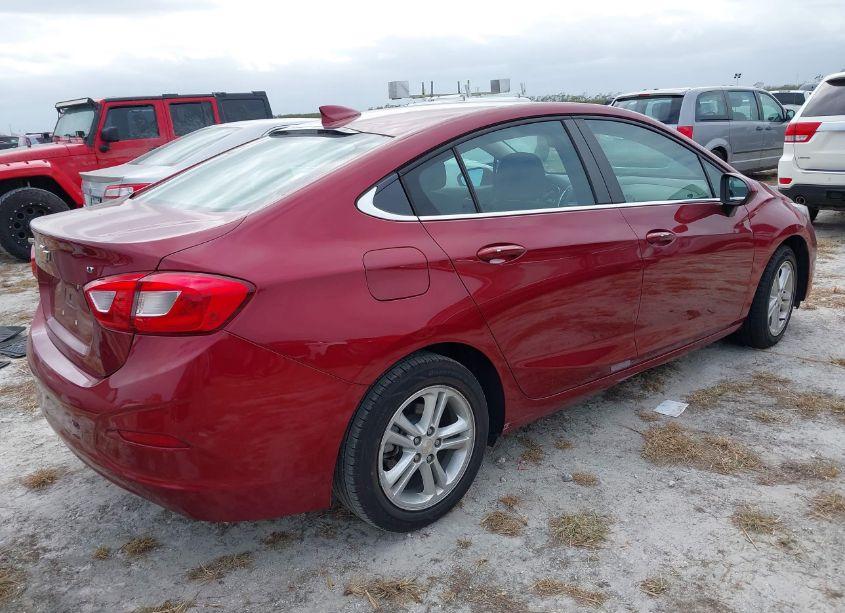 Photo 4 of 2018 Chevrolet Cruze LT AUTO (VIN 1G1BE5SM9J7187151)