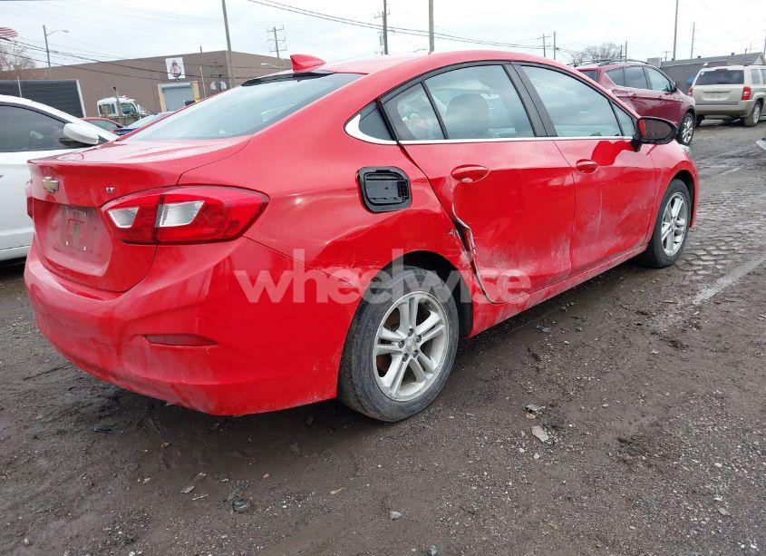 Photo 4 of 2018 Chevrolet Cruze LT AUTO (VIN 1G1BE5SM9J7194617)