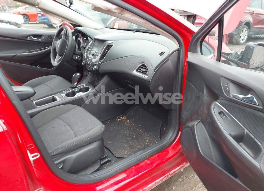 Photo 5 of 2018 Chevrolet Cruze LT AUTO (VIN 1G1BE5SM9J7194617)