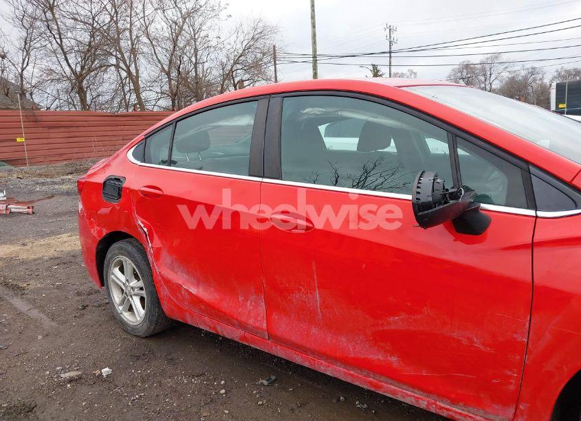 Photo 6 of 2018 Chevrolet Cruze LT AUTO (VIN 1G1BE5SM9J7194617)