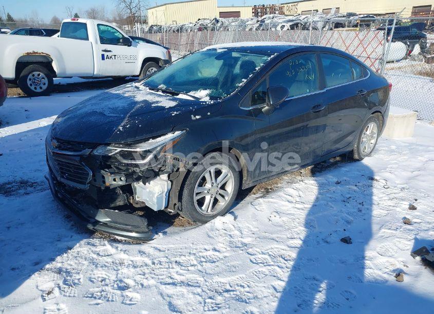 Photo 2 of 2018 Chevrolet Cruze LT AUTO (VIN 1G1BE5SM9J7201226)