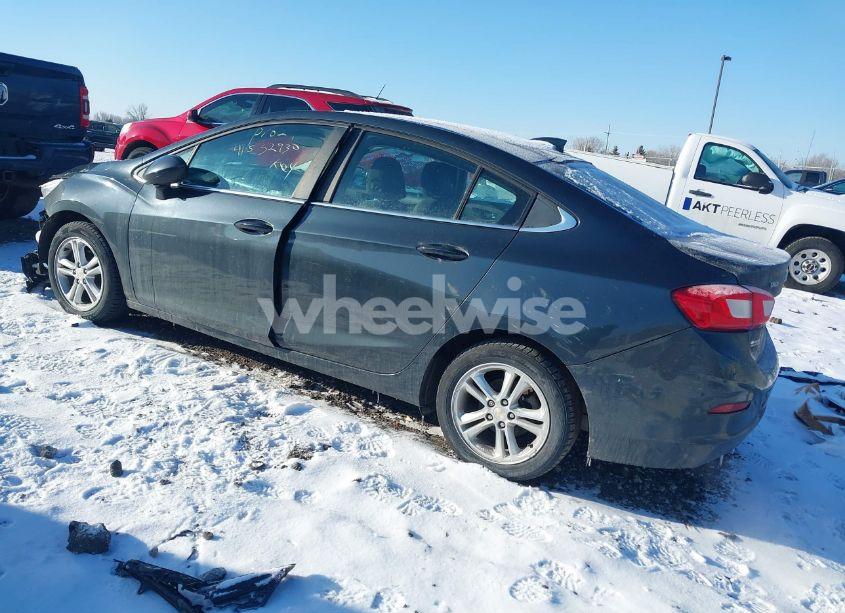 Photo 3 of 2018 Chevrolet Cruze LT AUTO (VIN 1G1BE5SM9J7201226)