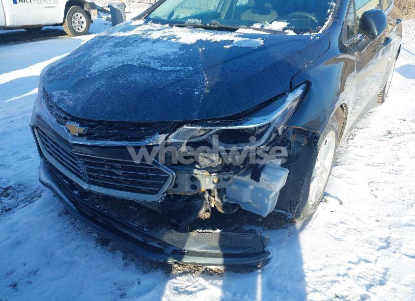 Photo 6 of 2018 Chevrolet Cruze LT AUTO (VIN 1G1BE5SM9J7201226)