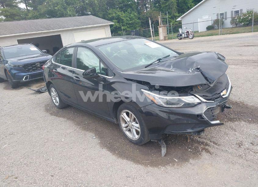 2018 Chevrolet Cruze LT AUTO (VIN 1G1BE5SM9J7212324) main photo