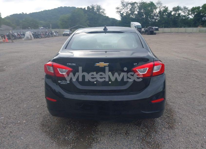 Photo 17 of 2018 Chevrolet Cruze LT AUTO (VIN 1G1BE5SM9J7212324)