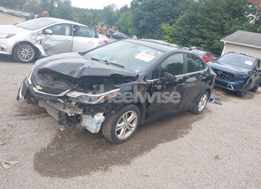 Photo 2 of 2018 Chevrolet Cruze LT AUTO (VIN 1G1BE5SM9J7212324)