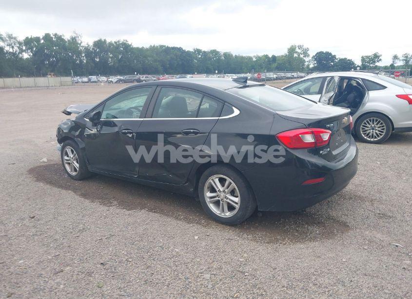 Photo 3 of 2018 Chevrolet Cruze LT AUTO (VIN 1G1BE5SM9J7212324)