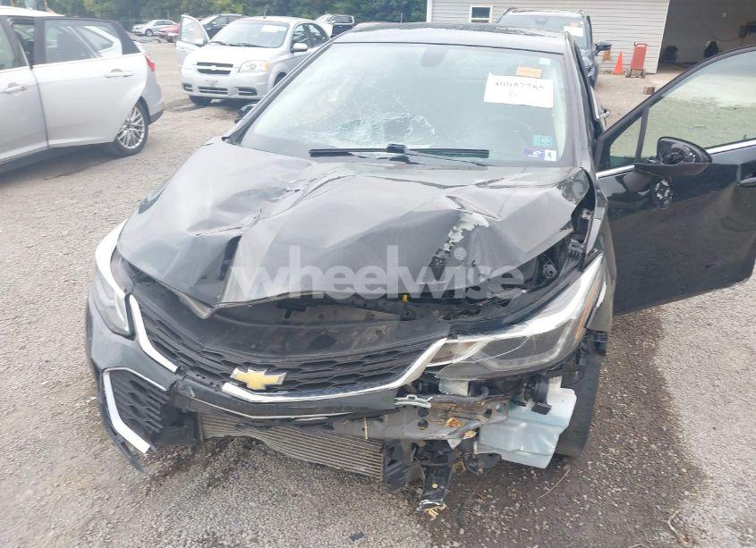 Photo 6 of 2018 Chevrolet Cruze LT AUTO (VIN 1G1BE5SM9J7212324)