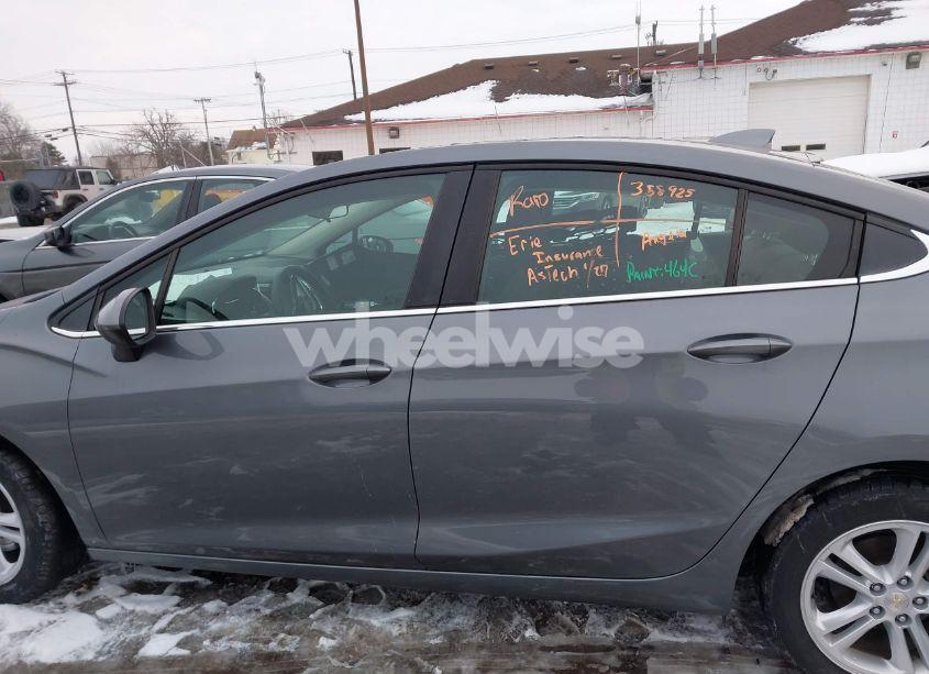 Photo 14 of 2018 Chevrolet Cruze LT AUTO (VIN 1G1BE5SM9J7213618)