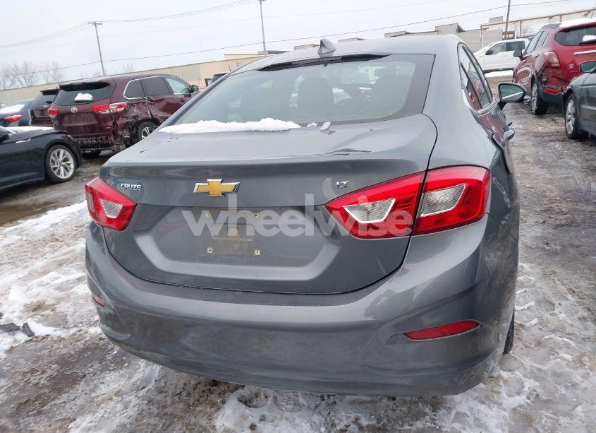 Photo 16 of 2018 Chevrolet Cruze LT AUTO (VIN 1G1BE5SM9J7213618)
